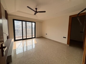 Room in 4 BHK Builder Floor at Sector 56 – for Rent