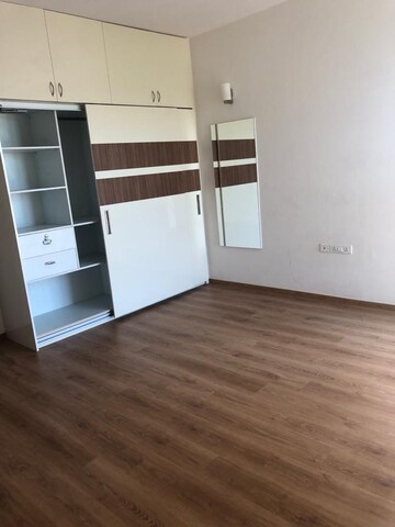 Room in 4 BHK Apartment at Brigade Exotica, Old Madras Road – for Rent