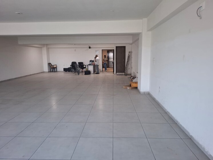  Parking, science city Commercial Office Space in IT/SEZ 2400 Sq.Ft. In Science City Ahmedabad 8323969