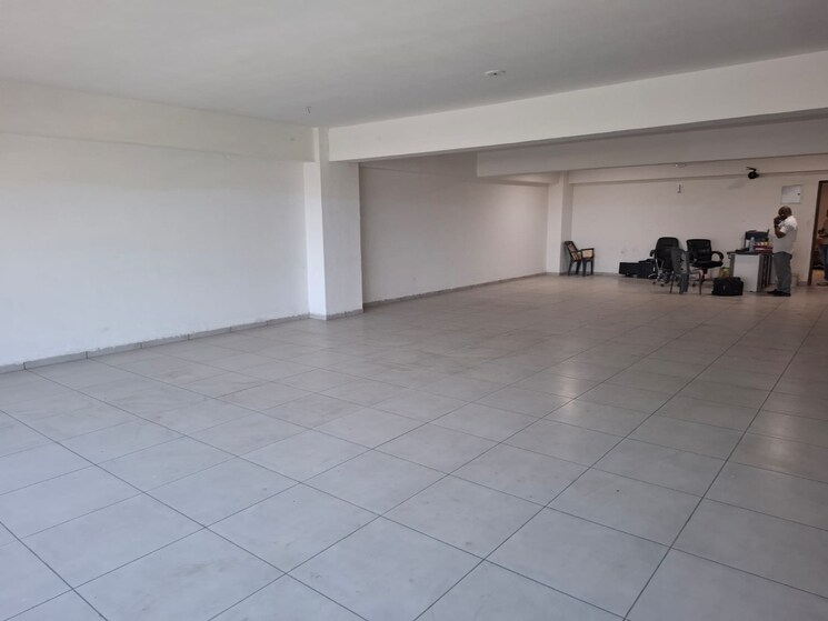 Room, science city Commercial Office Space in IT/SEZ 2400 Sq.Ft. In Science City Ahmedabad 8323969