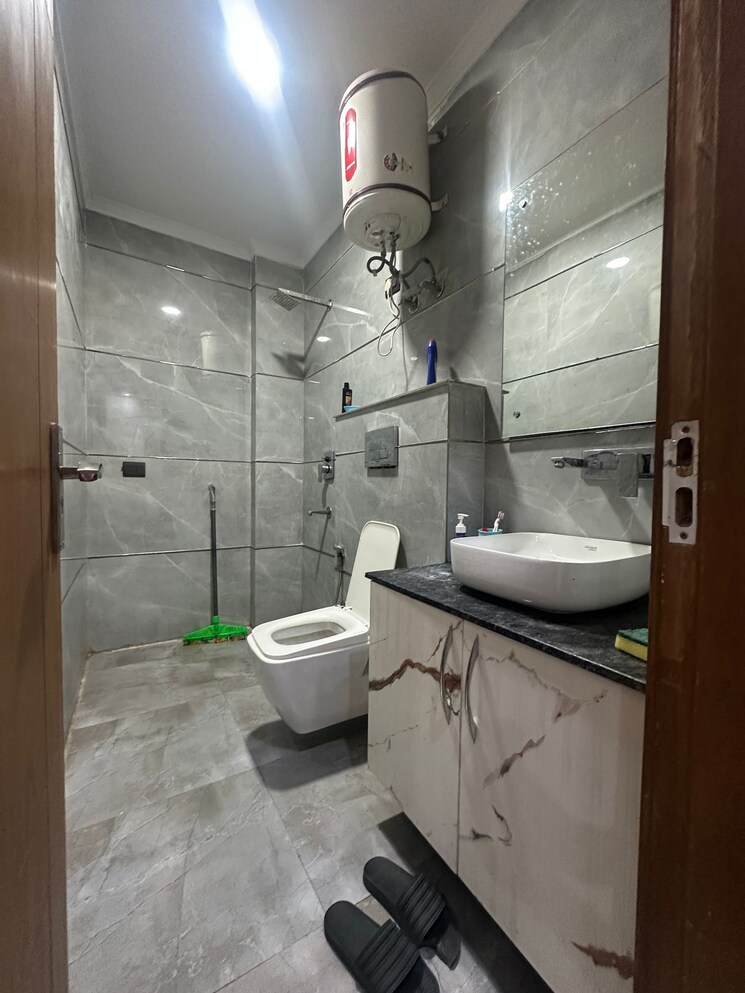 Bathroom, saket 3 Bedroom 1500 Sq.Ft. Builder Floor In Saket Delhi 8323984