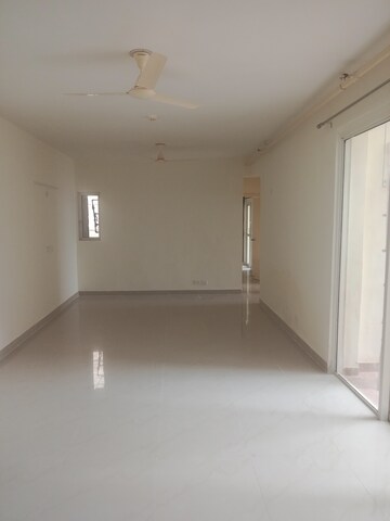 Room in 2 BHK Apartment at Jaypee Greens Aman, Sector 151 – for Rent