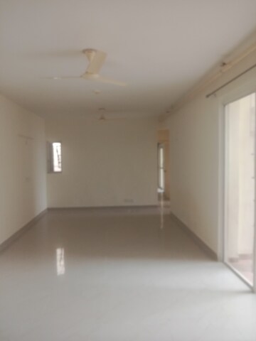 Room in 2 BHK Apartment at Jaypee Greens Aman, Sector 151 – for Rent