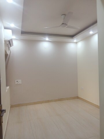 Room in 3 BHK Apartment at Vasant Kunj – for Rent