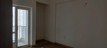 Room in 3 BHK Apartment at Amrapali Golf Homes, Sector 4, Greater Noida – for Rent