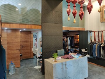 Team Area in  Shop at Gultekdi – for Sale