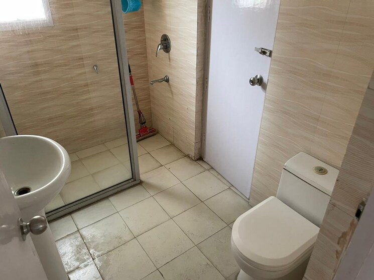 Bathroom, bptp-park-elite-floors-faridabad 3.5 Bedroom 300 Sq.Yd. Builder Floor In Sector 82 Faridabad 8324137