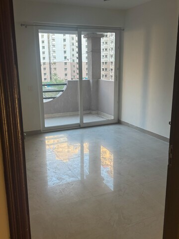 Room in 3 BHK Apartment at Ramprastha City The Edge Towers, Sector 37d – for Rent