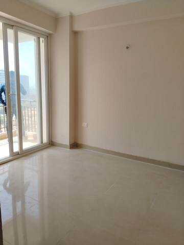 Room in 3 BHK Apartment at Amrapali Kingswood, Sector 4, Greater Noida – for Rent