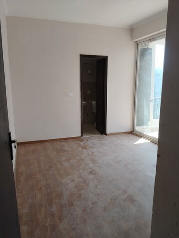 Room in 3 BHK Apartment at Amrapali Kingswood, Sector 4, Greater Noida – for Rent