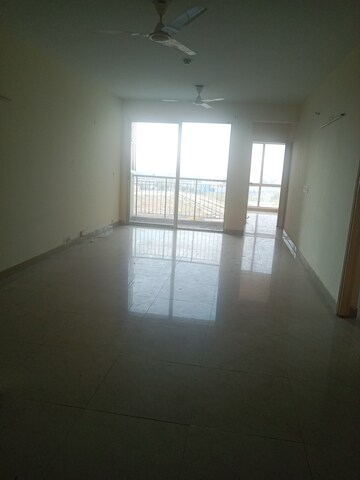 Room in 3 BHK Apartment at Jaypee Greens Aman, Sector 151 – for Rent
