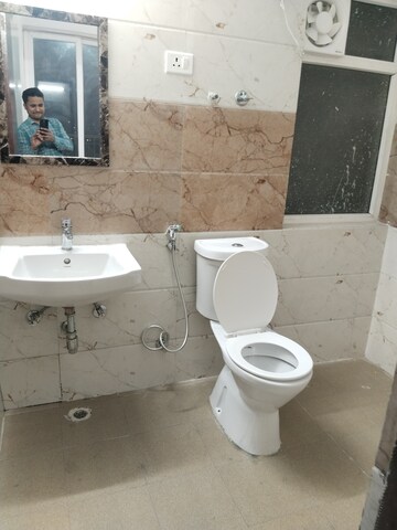 Master Bedroom in 2.5 BHK Apartment at Amrapali Riverview, Amrapali Leisure Valley – for Rent