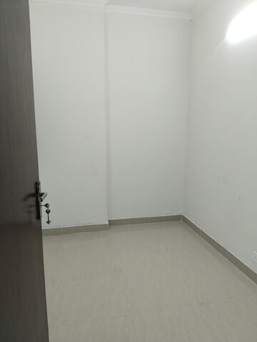Room in 2.5 BHK Apartment at Amrapali Riverview, Amrapali Leisure Valley – for Rent