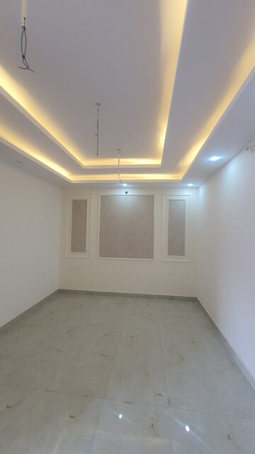 Room in 4 BHK Independent House at Sahastradhara Road – for Sale