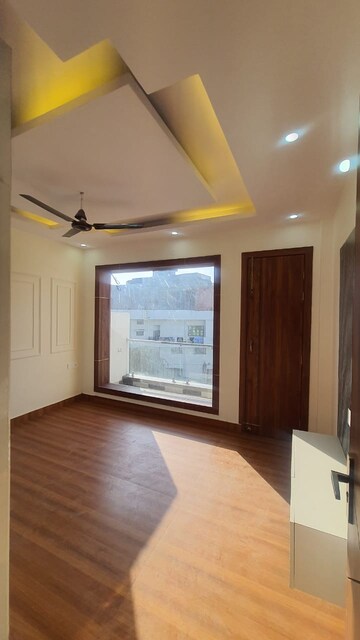 Room in 4 BHK Independent House at Sahastradhara Road – for Sale