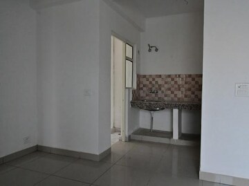 Room in 2 BHK Apartment at Panchsheel Greens II, Sector 16 Greater Noida – for Rent