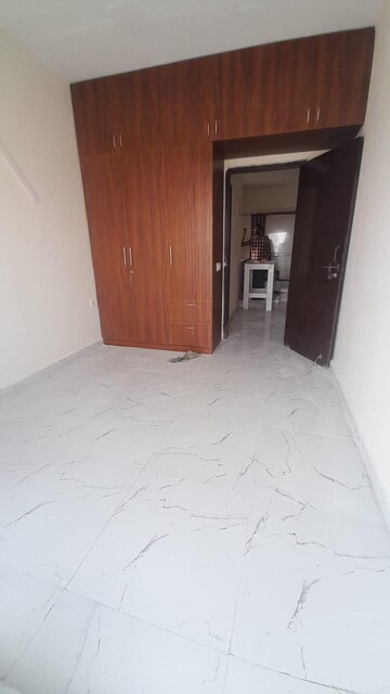 Room in 2 BHK Apartment at Signature Global Proxima, Sector 89 – for Rent