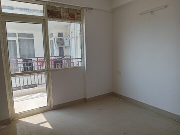 Room in 2 BHK Apartment at Suncity Avenue 76, Sector 76 – for Rent