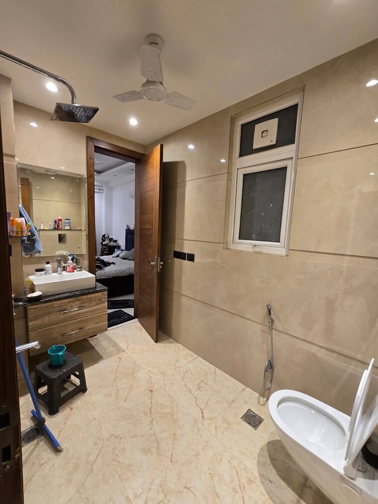 Bathroom, emaar-the-palm-drive-palm-studios 3 Bedroom 1950 Sq.Ft. Apartment In Sector 66 Gurgaon 8324373