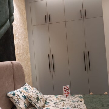 Furnished Amenities in 3 BHK Builder Floor at Upsidc Site B – for Sale