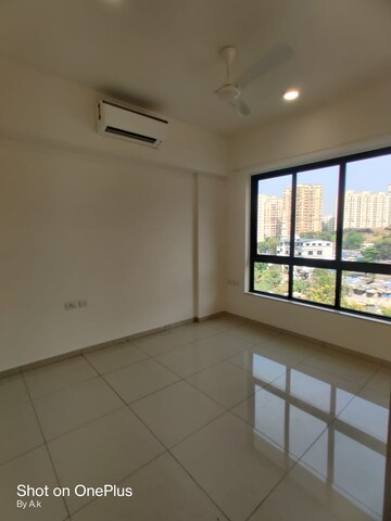 Room in 2 BHK Apartment at Shapoorji Pallonji Vicinia, Powai – for Rent