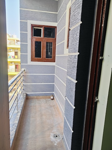 Balcony in 1.5 BHK Builder Floor at Dharam Flats, Palam Vihar Extension – for Rent