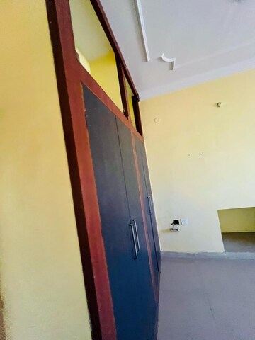 Furnished Amenities in 3 BHK Apartment at Lalpur – for Rent