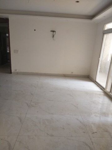 Room in 3 BHK Apartment at Kbnows Apartment, Sector 16 Greater Noida – for Sale