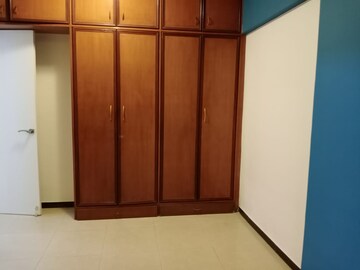 Room in 2 BHK Apartment at Montreal Tower, Andheri West – for Rent