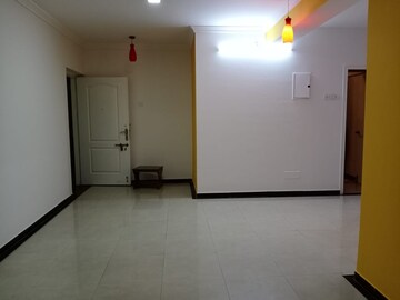 Room in 2 BHK Apartment at Montreal Tower, Andheri West – for Rent