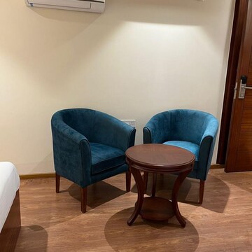 Team Area in  Pg at Sector 10a – for Rent