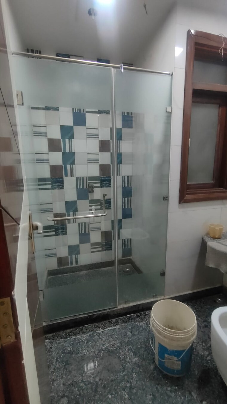 Bathroom, rohini sector 24 3 Bedroom 1500 Sq.Ft. Builder Floor In Rohini Sector 24 Delhi 8324612