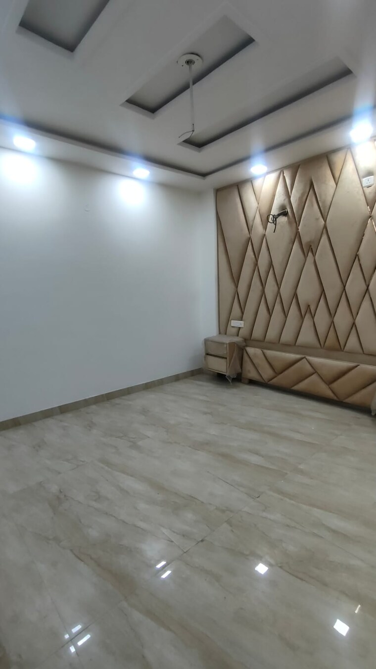 Room, rohini sector 24 3 Bedroom 1500 Sq.Ft. Builder Floor In Rohini Sector 24 Delhi 8324612