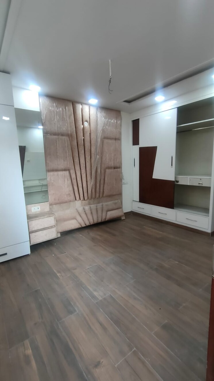 Room, rohini sector 24 3 Bedroom 1500 Sq.Ft. Builder Floor In Rohini Sector 24 Delhi 8324612