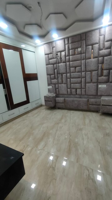 Room in 3 BHK Builder Floor at Rohini Sector 24 – for Sale