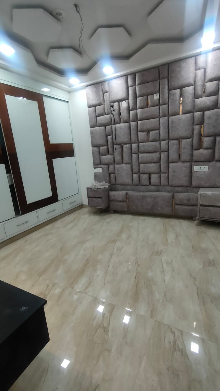 Room, rohini sector 24 3 Bedroom 1500 Sq.Ft. Builder Floor In Rohini Sector 24 Delhi 8324612