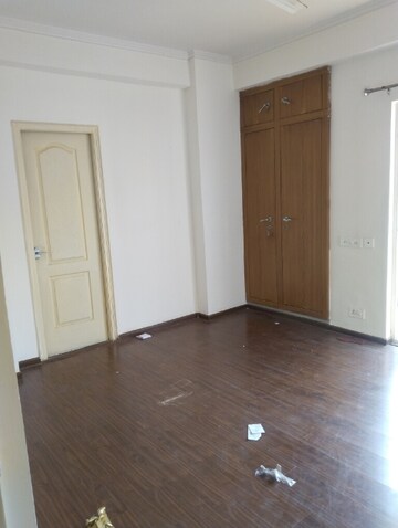 Room in 3 BHK Apartment at Maxblis White House, Sector 75 – for Rent