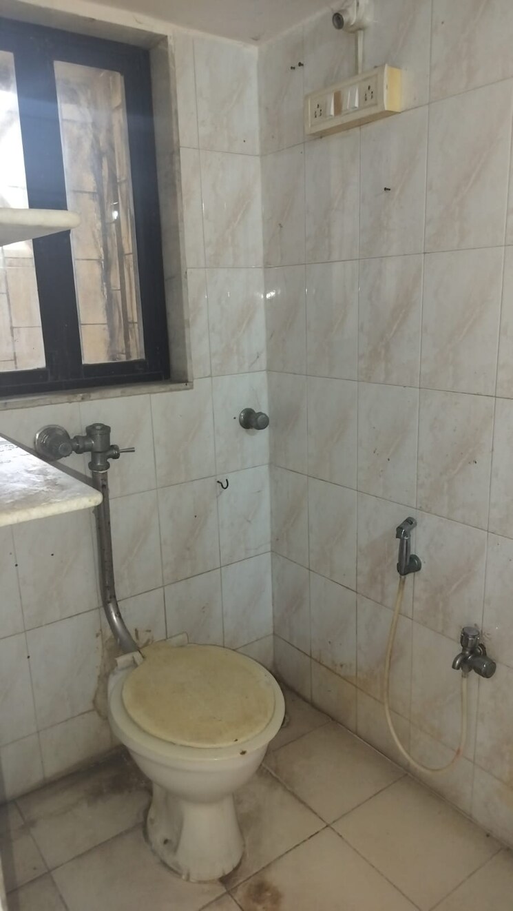 Bathroom, amazon-park 1 Bedroom 450 Sq.Ft. Apartment In Borivali West Mumbai 8324900