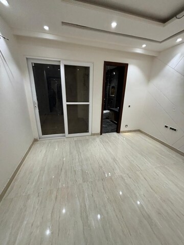 Room in 4 BHK Builder Floor at Srishti Greenfield Homes, Green Fields Colony – for Sale