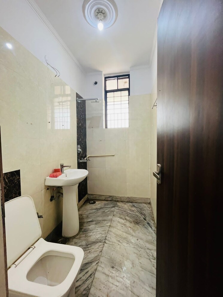 Bathroom, sector 42 3 Bedroom 1300 Sq.Ft. Builder Floor In Sector 42 Faridabad 8324989