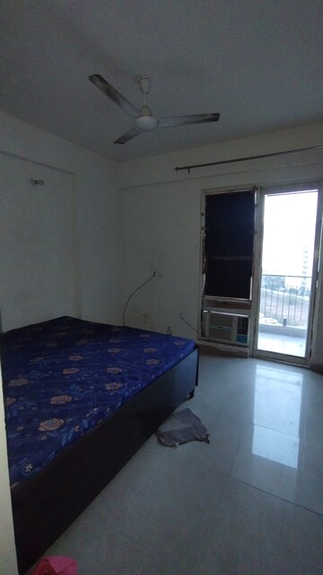 Room in 2 BHK Apartment at Conscient Habitat, Sector 99a – for Rent