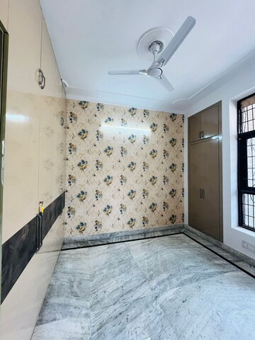 Bathroom in 3 BHK Builder Floor at Sector 42 – for Sale