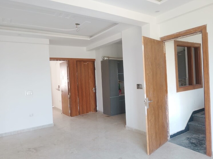Room, sector 3 greater noida 2 Bedroom 200 Sq.Mt. Villa In Sector 3 Greater Noida Greater Noida 8325155