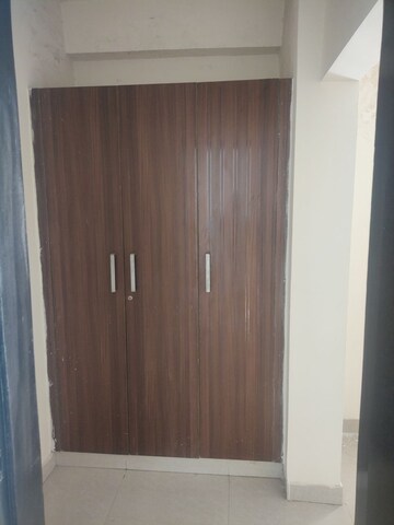 Furnished Amenities in 3 BHK Apartment at Omaxe Hills, Sector 43 – for Rent