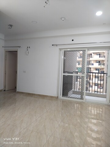 Room in 3 BHK Apartment at Mahagun Mywoods, Sector 16c Greater Noida – for Sale