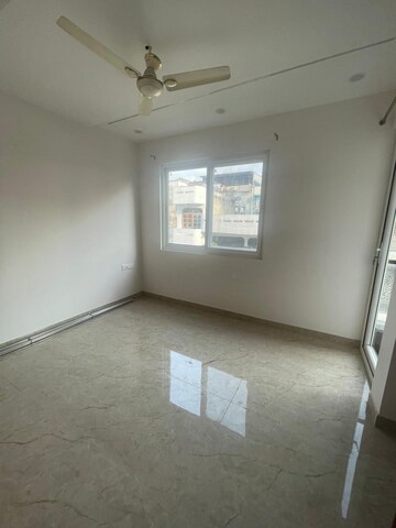 Room in 3 BHK Builder Floor at Paschim Vihar – for Rent