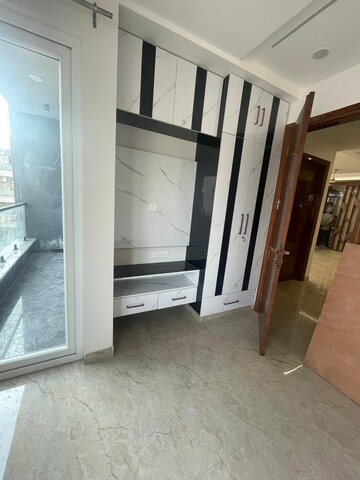 Room in 3 BHK Builder Floor at Paschim Vihar – for Rent