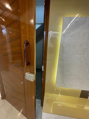  3 BHK Builder Floor at Paschim Vihar – for Rent