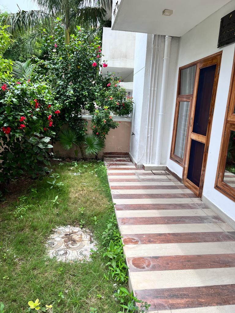 3 BHK 250 Sq.Yd. Builder Floor in BPTP Park Elite Floors