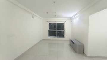 Room in 3 BHK Apartment at Pashmina Waterfront, Old Madras Road – for Rent